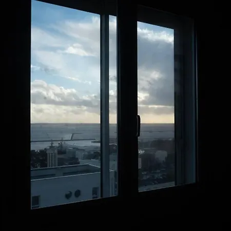 Apartment Super Appartement/chambre Au Centre Avec Vue Sur La Rade De *